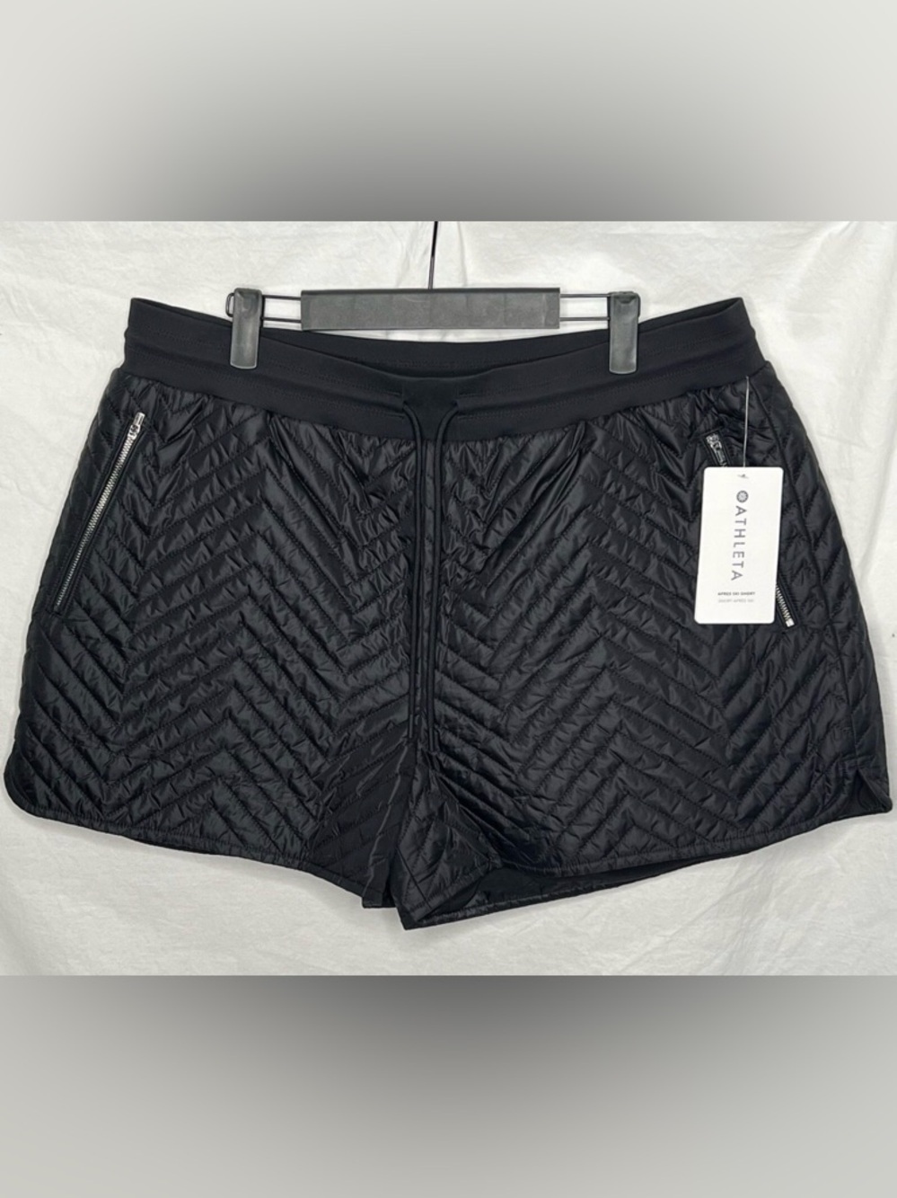 Athleta New w/ 🏷️ Tags Quilted Black Athletic Shorts with Zipper Pockets, Sz 14